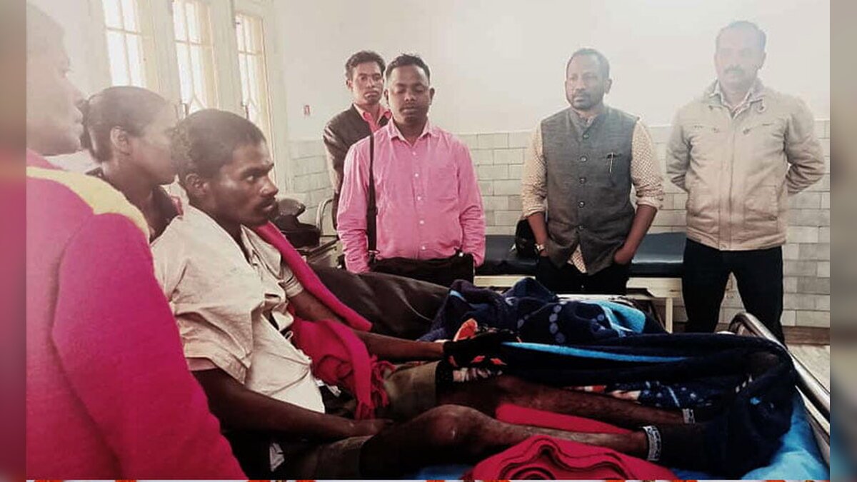सड़क हादसे में घायल हुए, गुरुनानक अस्पताल में समाजसेवियों और ग्रामीणों की मदद से भर्ती कराया गया।